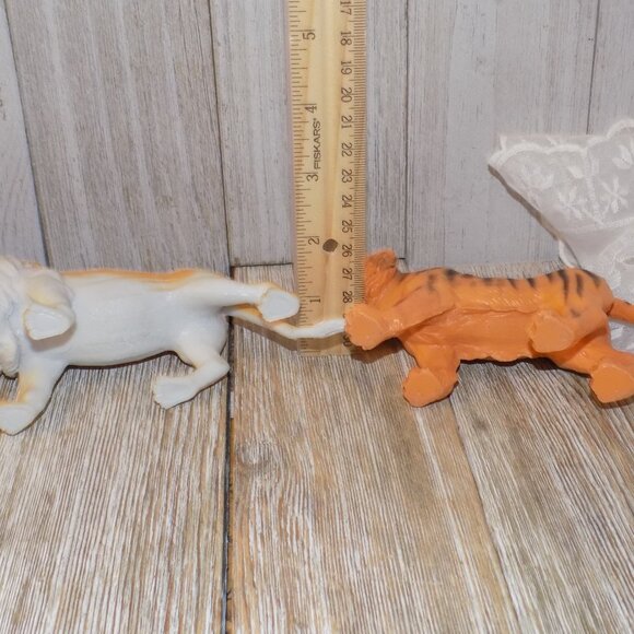 Lion and Tiger Plastic Toys, Preschooler Toys,  Cake Topper - Picture 9 of 9